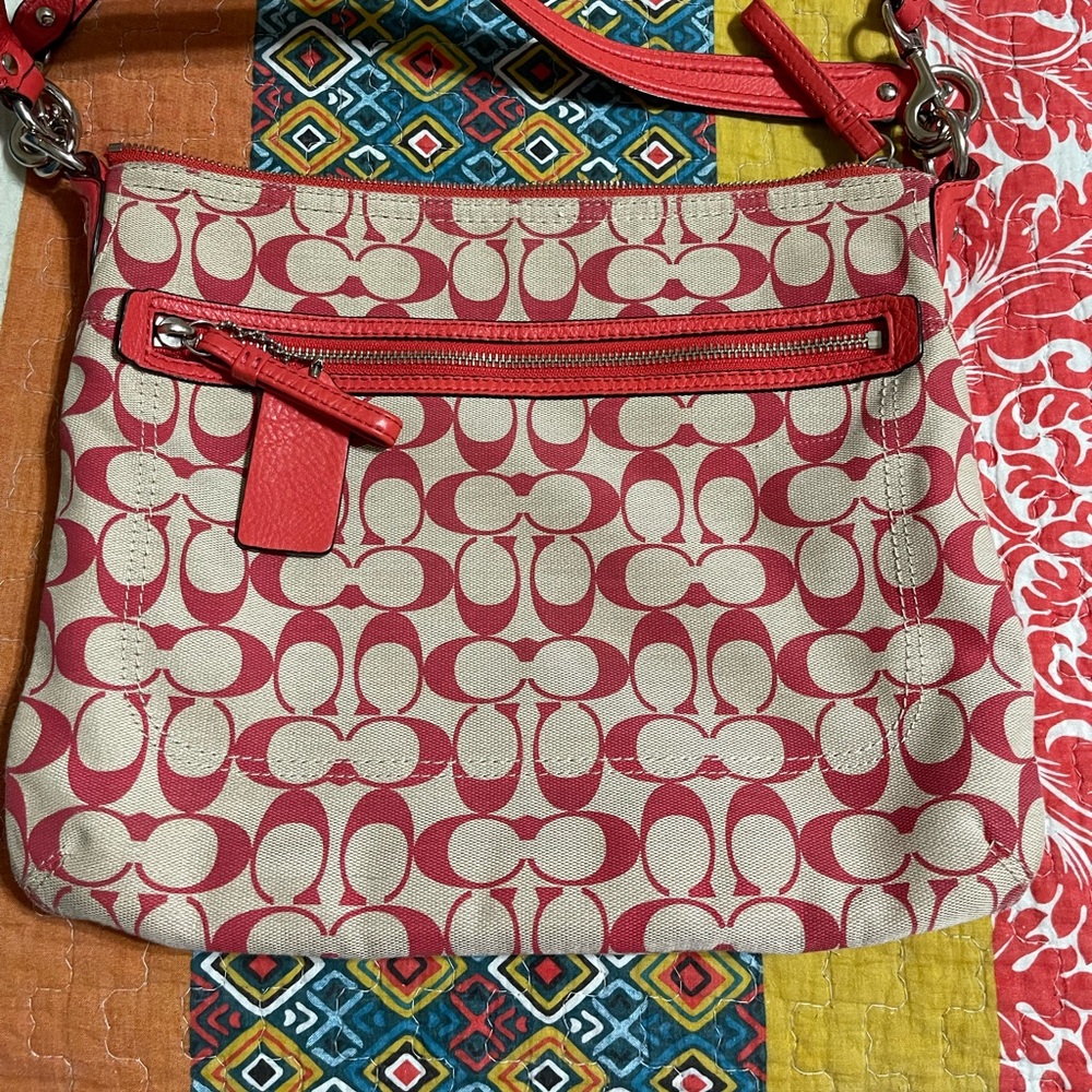 **SOLD** COACH POPPY PRINT SIGNATURE PERRI HOBO CROSSBODY BAG RED #30902M